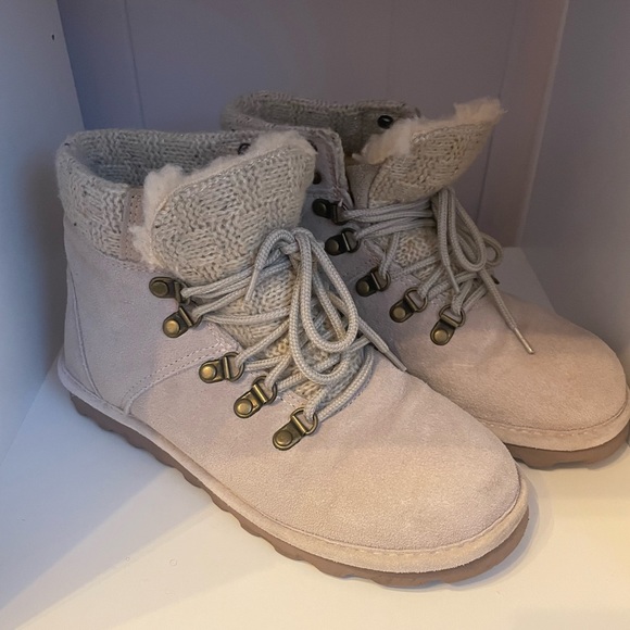 BearPaw Shoes - EUC women’s BearPaw ankle boots. Size 8